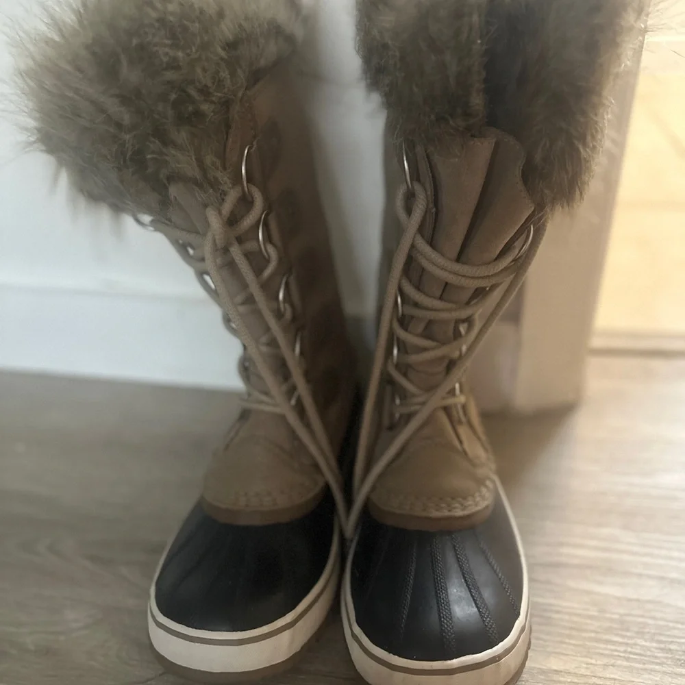 Sorel Women's Lace-Up Fur-Trim Waterproof Winter Boots - Tan & Black